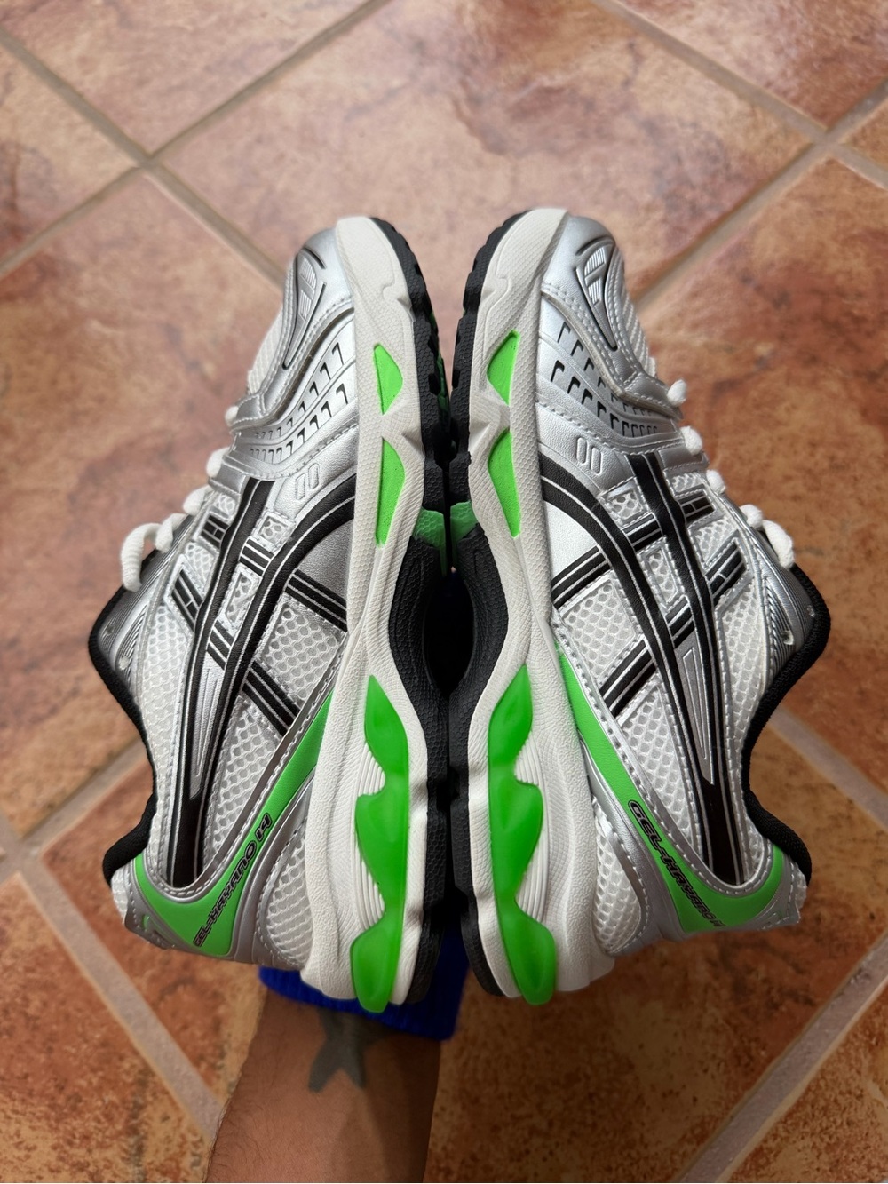 Size 4.5 Men’s And Women’s 6 - Asics Gel Kayano 14 White, Black & Green Athletic - Picture 5 of 7